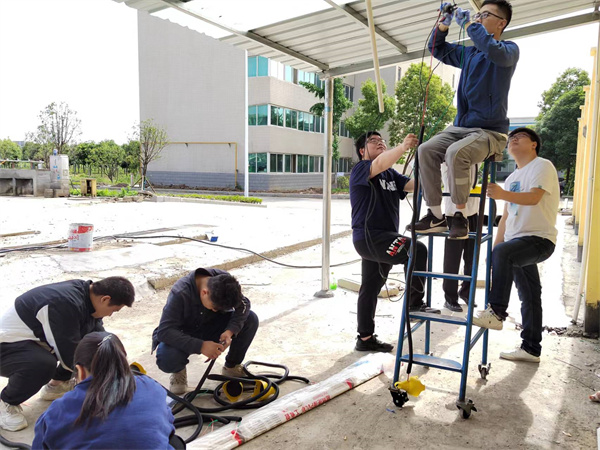 修建車棚解難題 新人支援效率高3采用.jpg 修建車棚解難題 新人支援效率高3采用.jpg